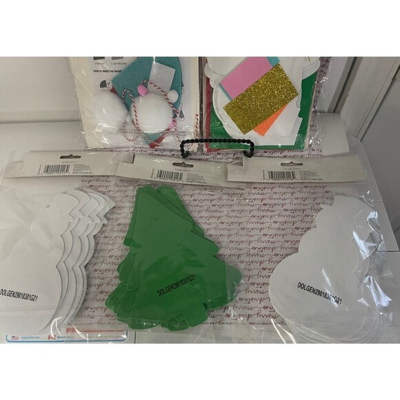 2 Christmas Decor Activity Kits Snowman- Gnome & 1 Tree 2 Snowman Foam Shapes - Picture 8 of 8